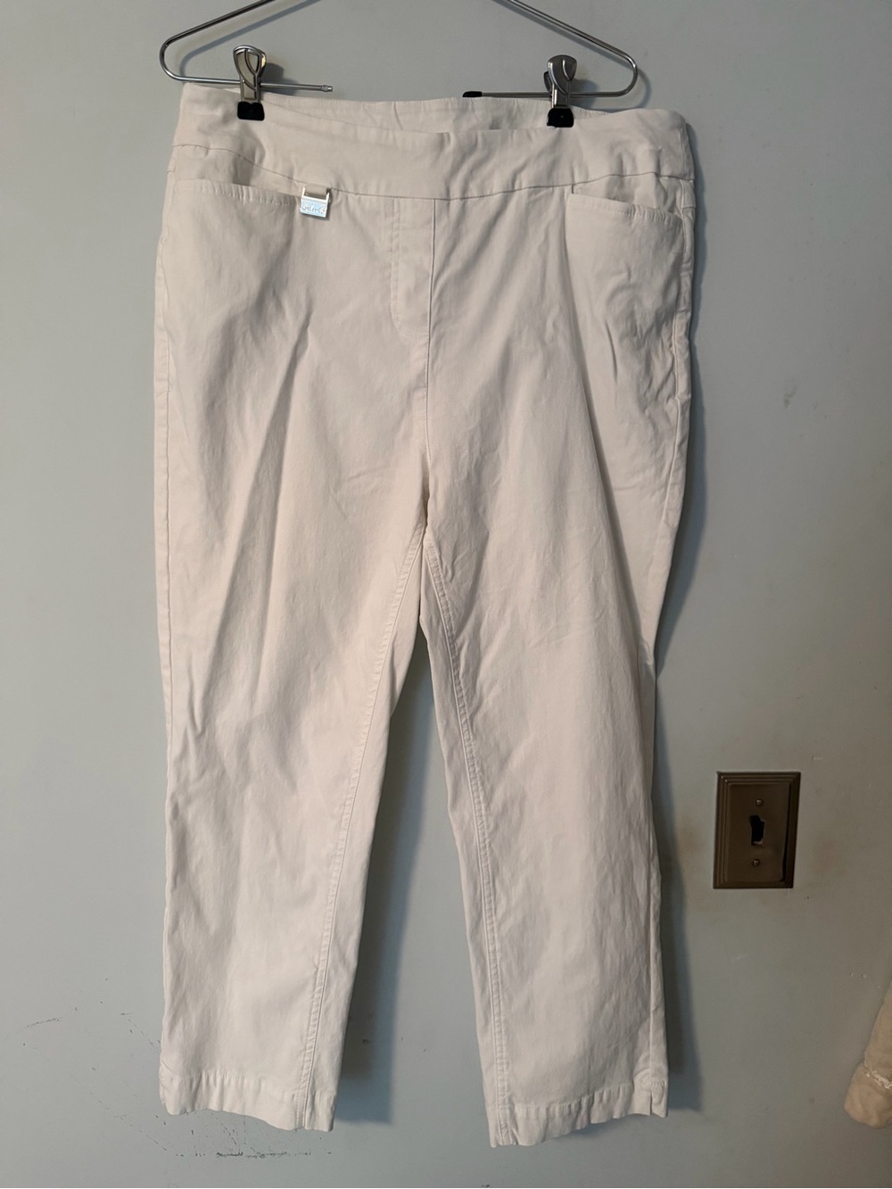 Lulu-B White Pull On Ankle Pants Size 14 Stretch worn once small stain